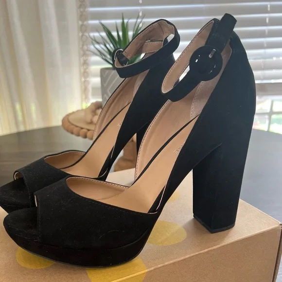 BRAND NEW! Sun & Stone Reeta Pump Black Heels - Picture 4 of 9